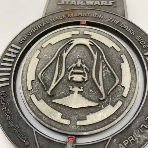 Disney World Star Wars Inaugural Half Marathon The Dark Side April 2016 Medal - Picture 8 of 11